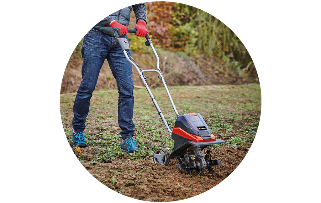 someone works with the Einhell cordless tiller